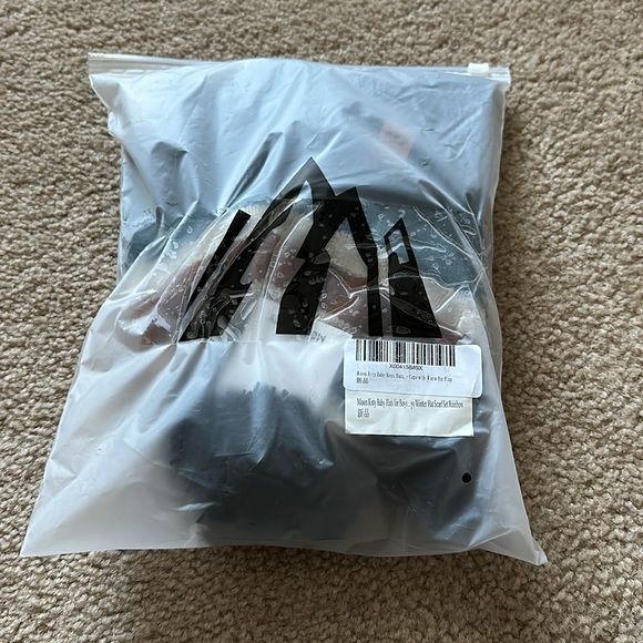 Child’s hat and scarf - Picture 9 of 10